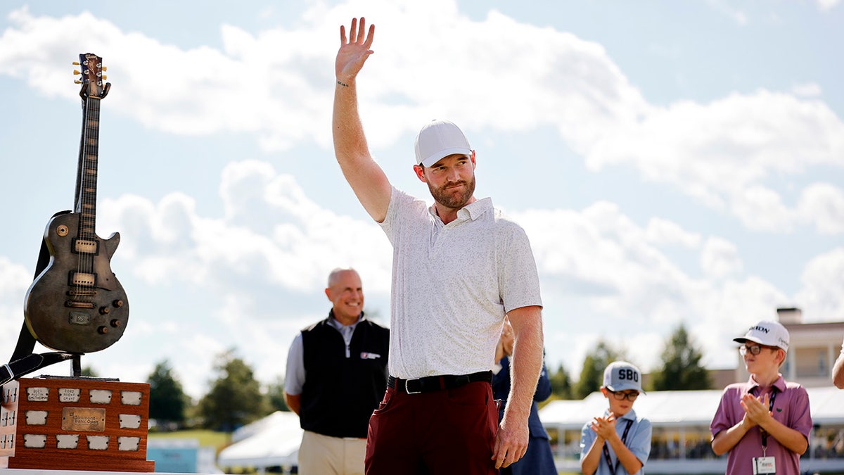 PGA Tour golfers honor Grayson Murray with special addition to final round outfits