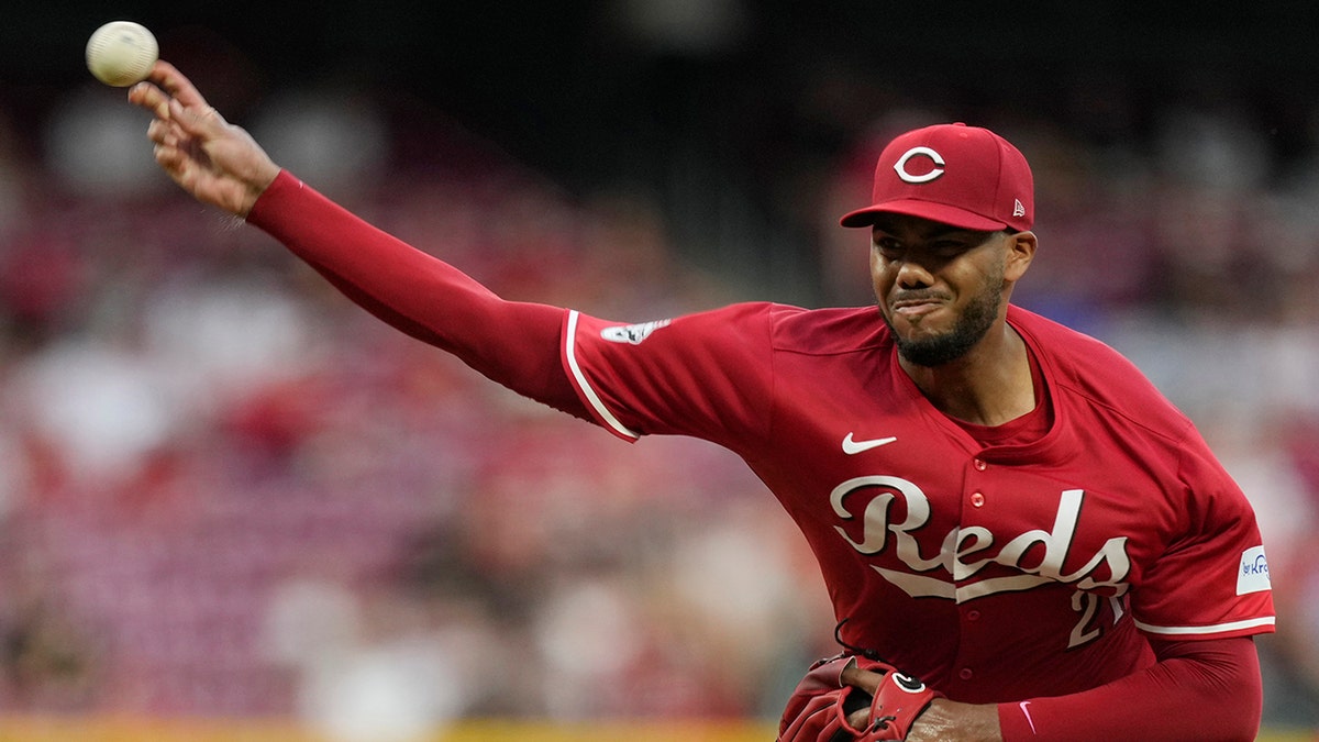 Reds pitcher vomits on mound right after delivering 95 mph fastball