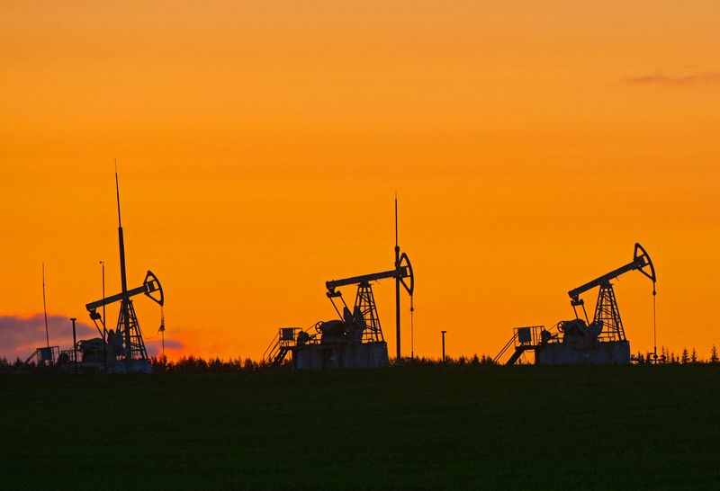 Oil prices advance despite concern over more US tariffs